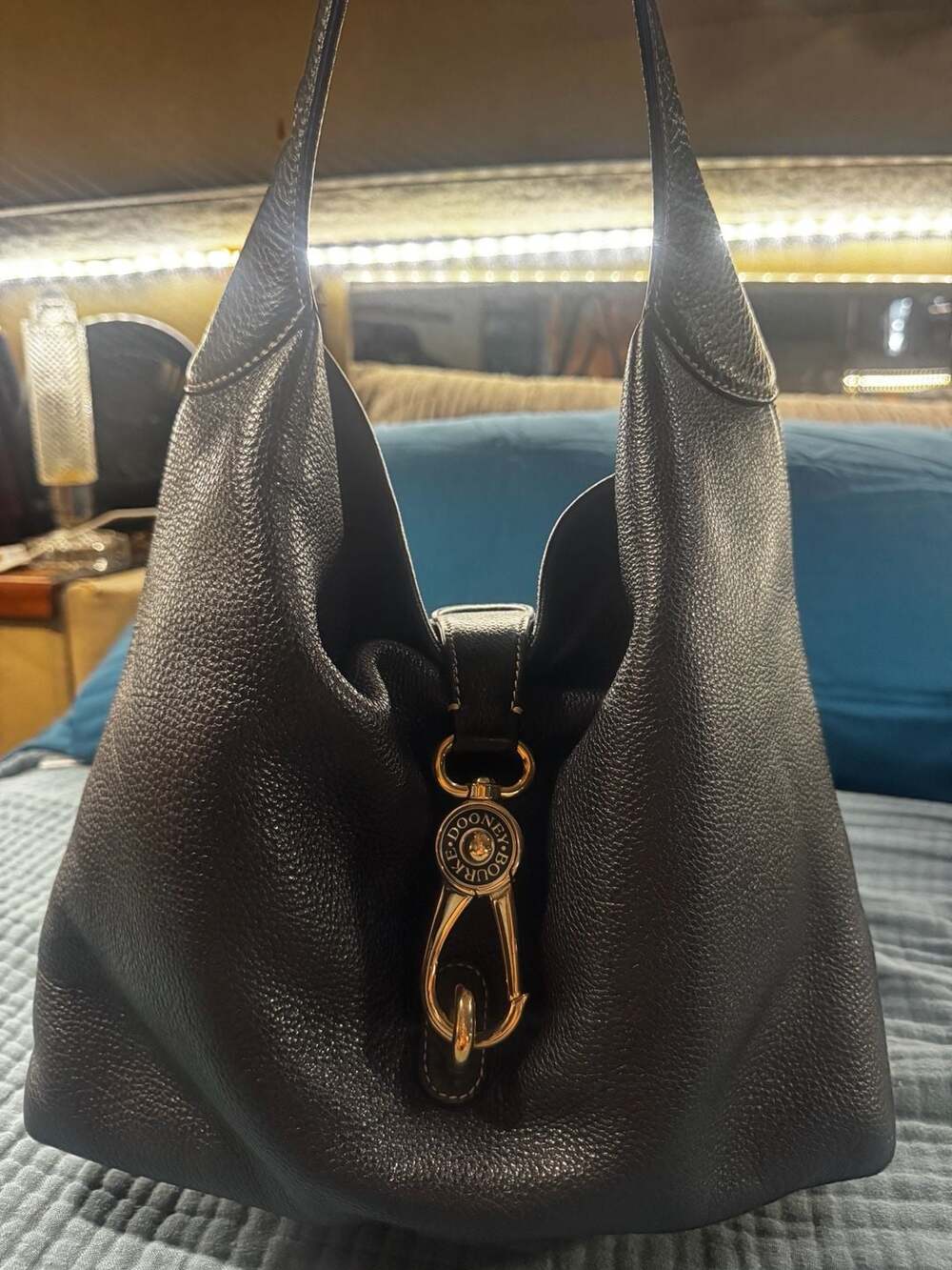 VINTAGE LEATHER DOONEY BOURKE 2L740 BL LOGO LOCK SHOULDER BAG.NEW